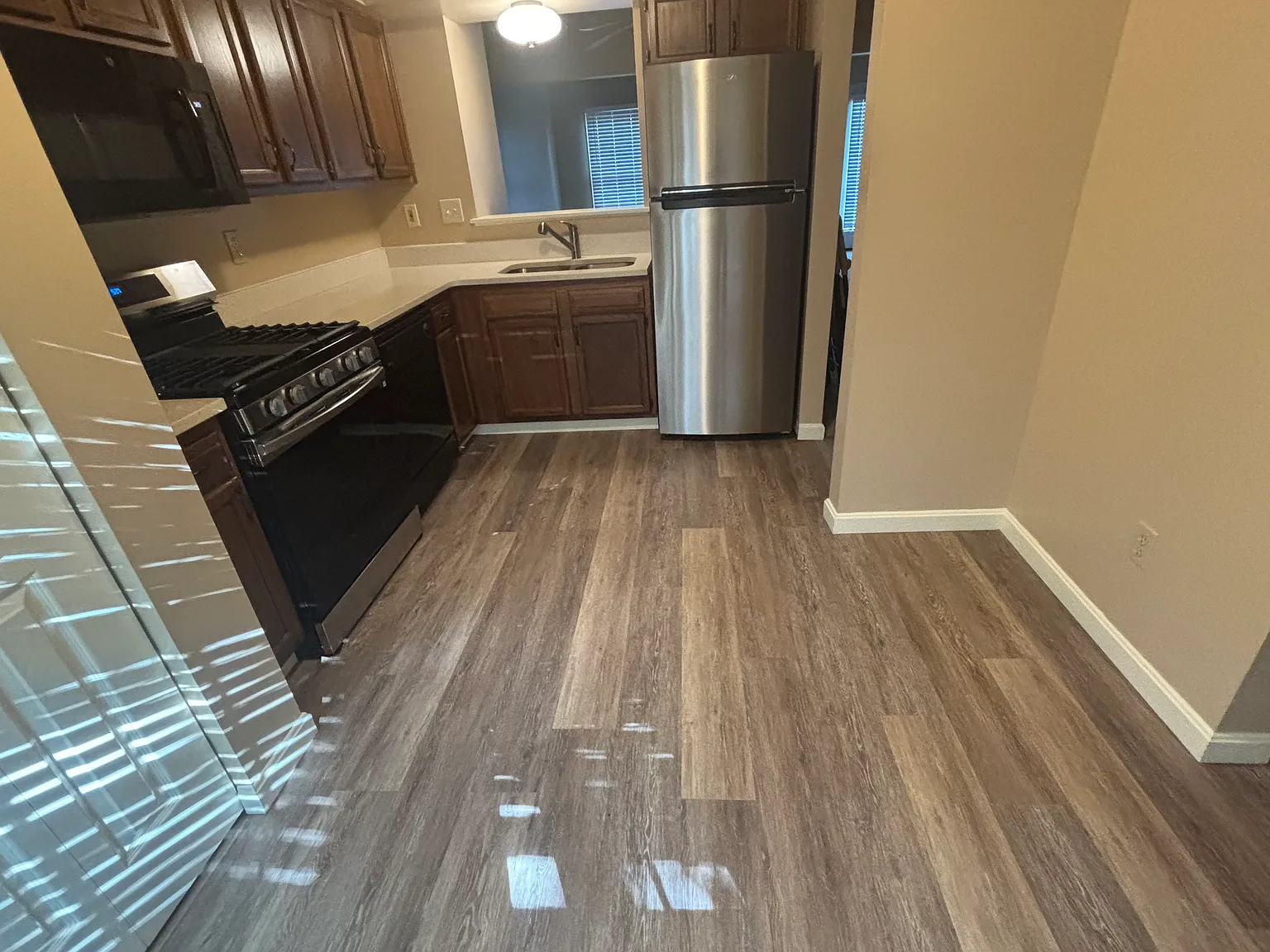 2 bed, 1.5 bath, 1100 sqft, $1,800 — Photo 2