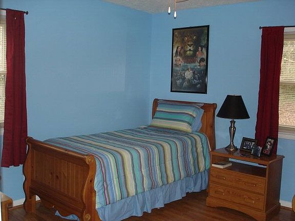 4th image of 911 Surry Dr