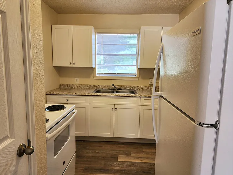 1550 Arizona Dr — Photo 6