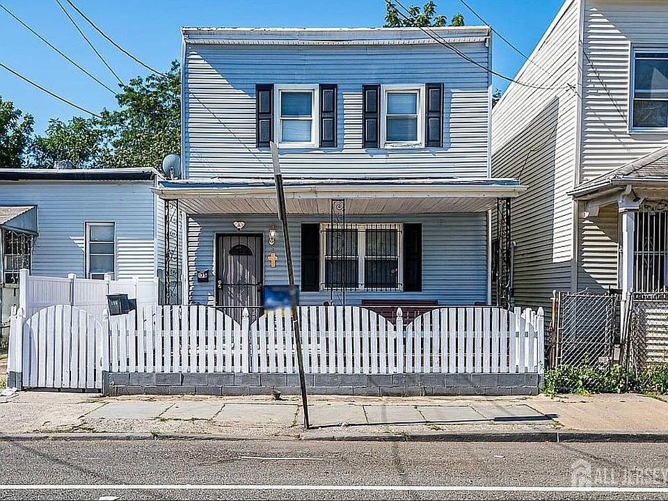 1st image of 135 Fulton Ave
