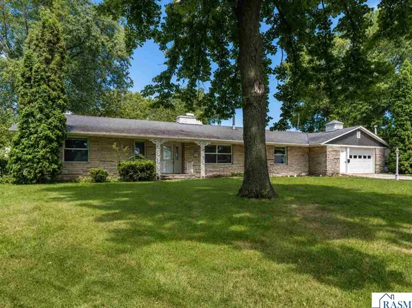233 2nd St SE, Madelia, MN 56062