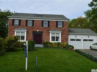 46 Oakdale Ave, Farmingville, NY 11738
