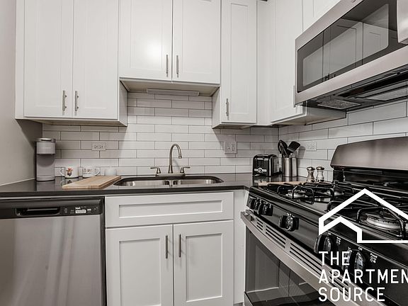 2nd image of 955 W Foster Ave APT 203