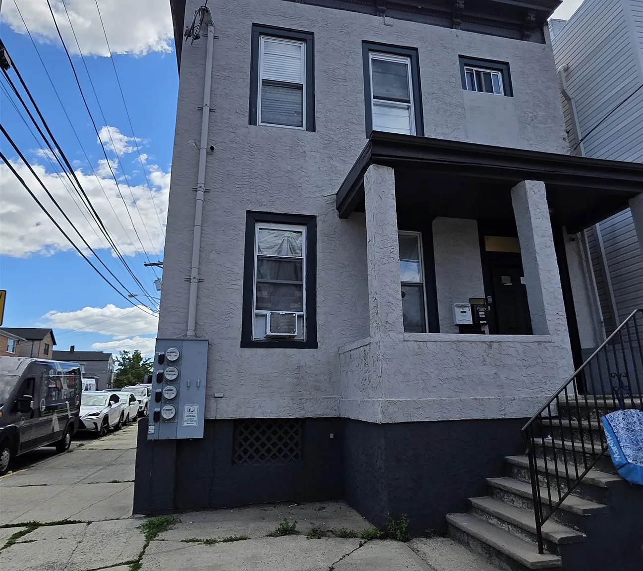 2 bed, 1.0 bath, 622 sqft, $2,400 — Photo 1