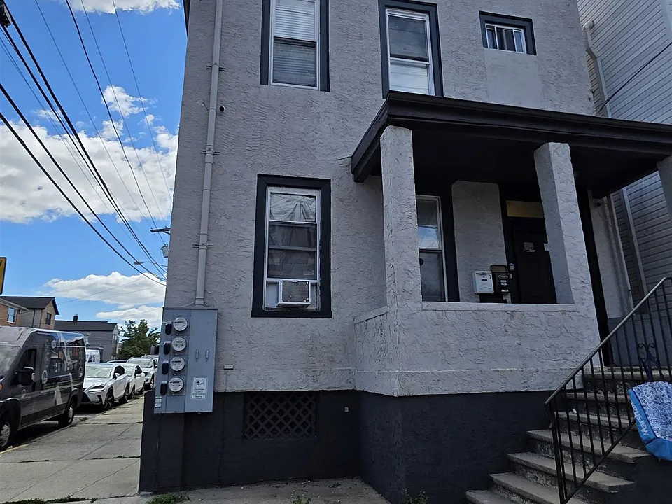 1201 67th St #3