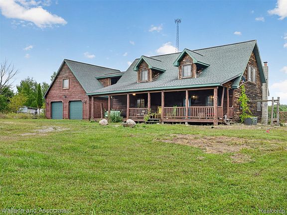 3rd image of 4843 Bamfield Rd