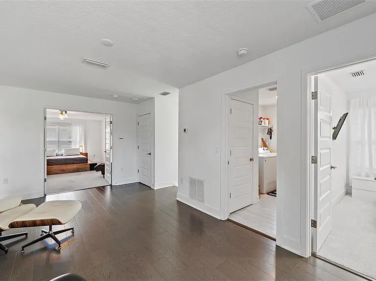 2587 Temple St — Photo 15