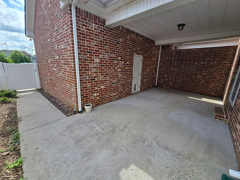 2121 Cason Ln — Photo 16