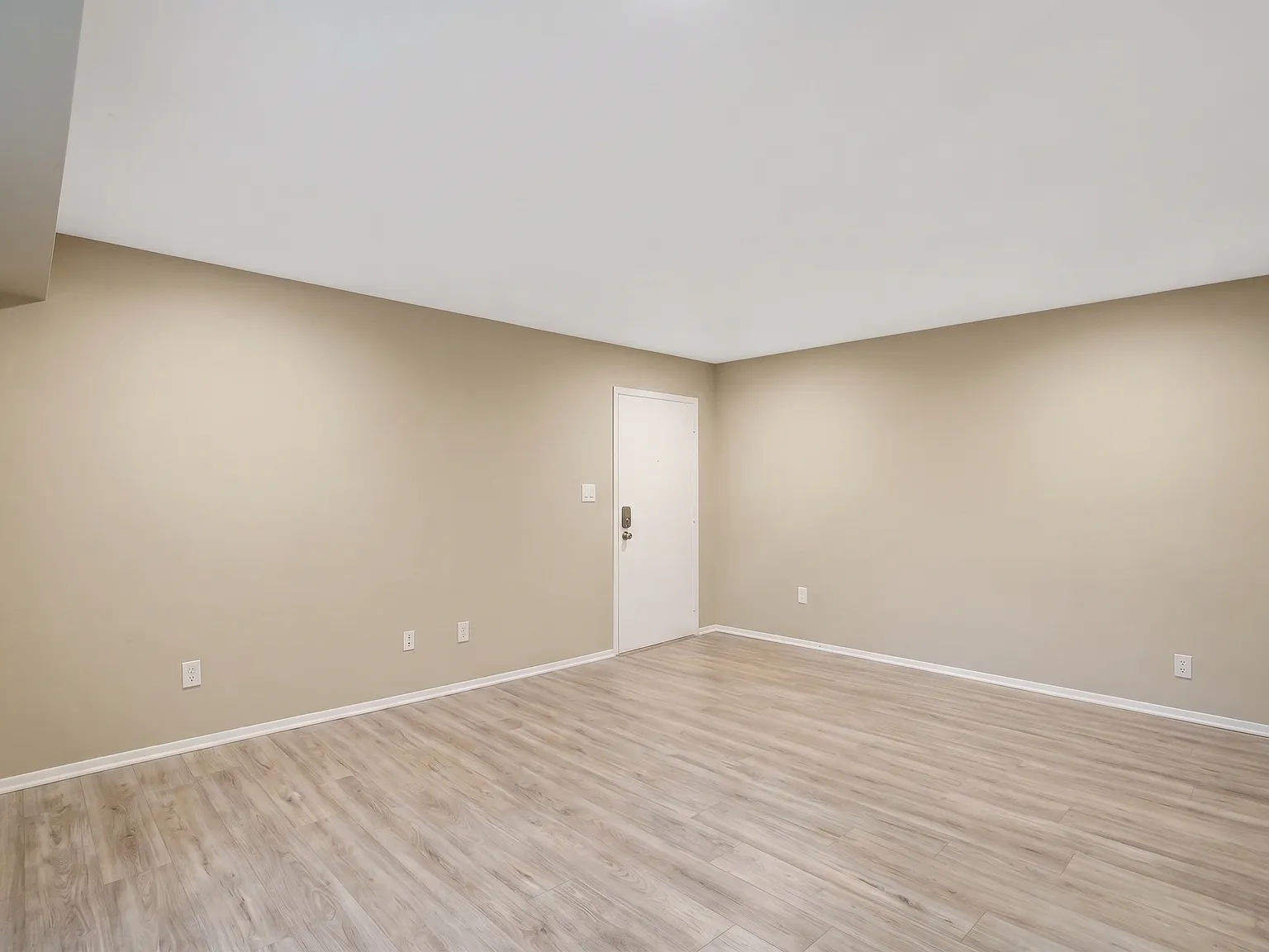 1 bed, 700 sqft, $1,750 — Photo 4