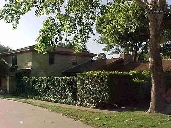 2nd image of 1200 Sycamore Dr