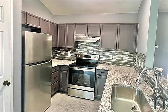 3 bed, 1164 sqft, $1,949 — Photo 2