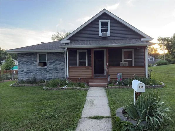 918 N Claremont St, Sugar Creek, MO 64054