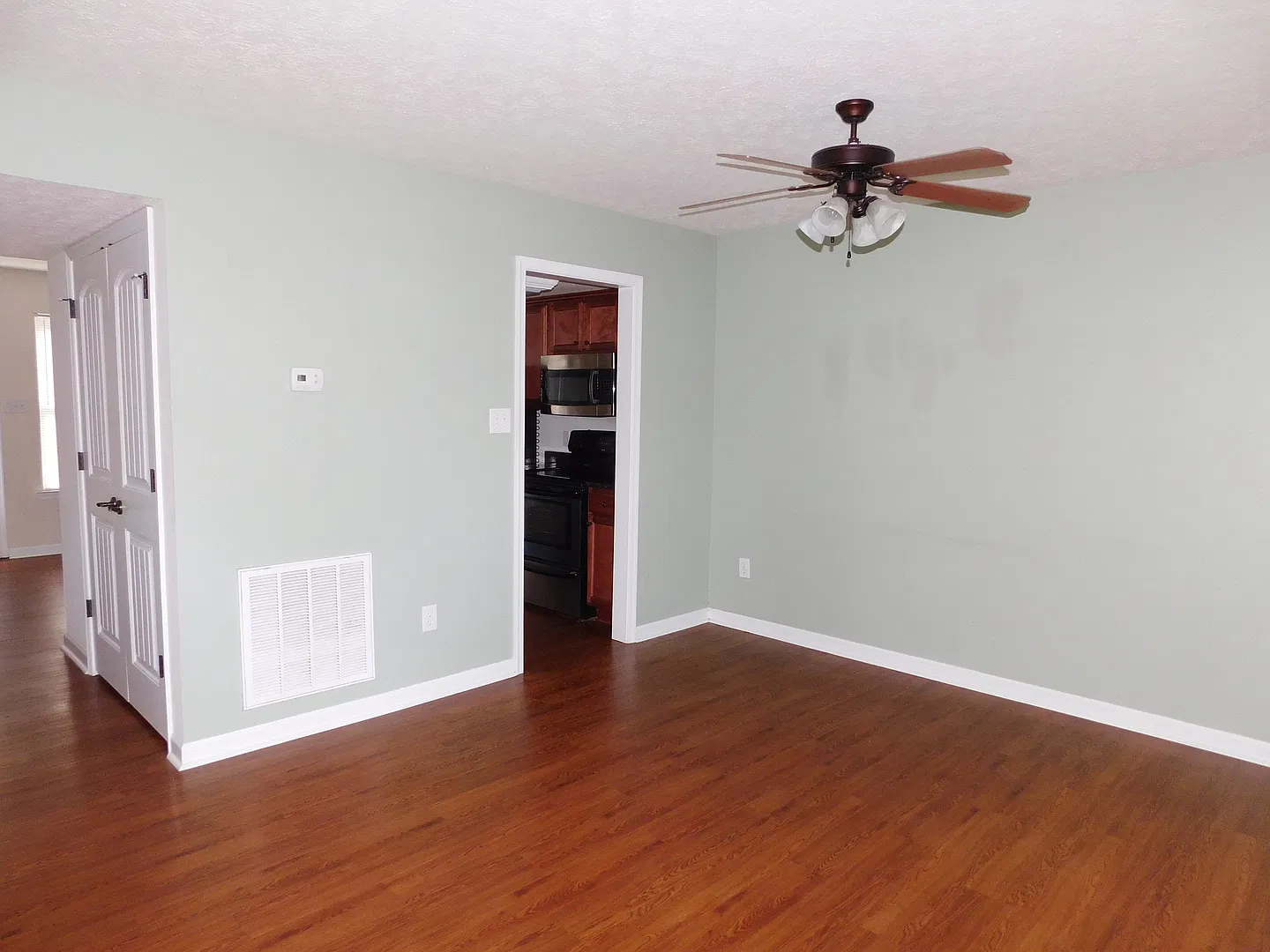 Tavern Grove Townhome — Photo 2
