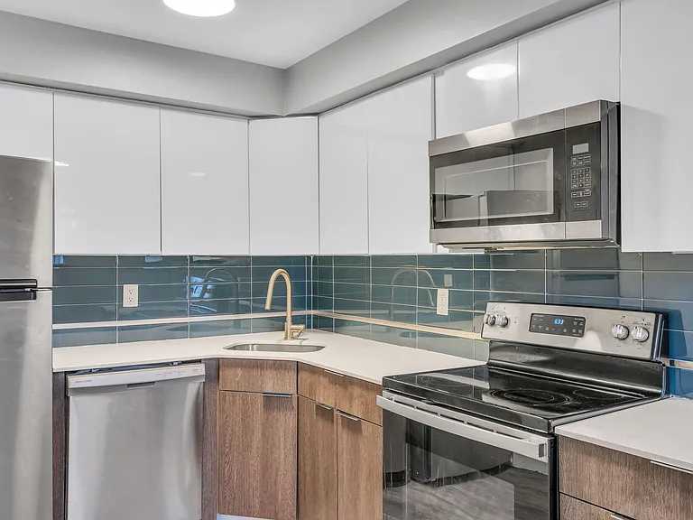 Tremont Court Apartments — Photo 19