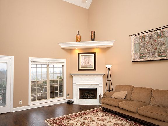 5th image of 1048 Briarwood Dr