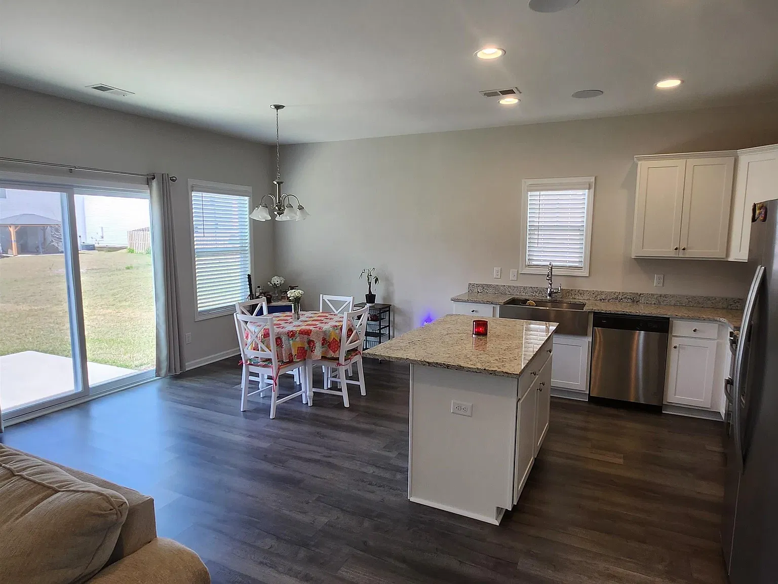 3 bed, 1694 sqft, $2,150 — Photo 3