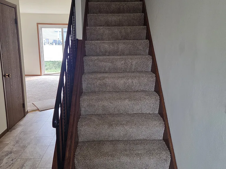 3915 Canterbury Dr — Photo 4