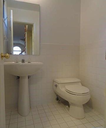 3rd image of 99 Lakeview Dr