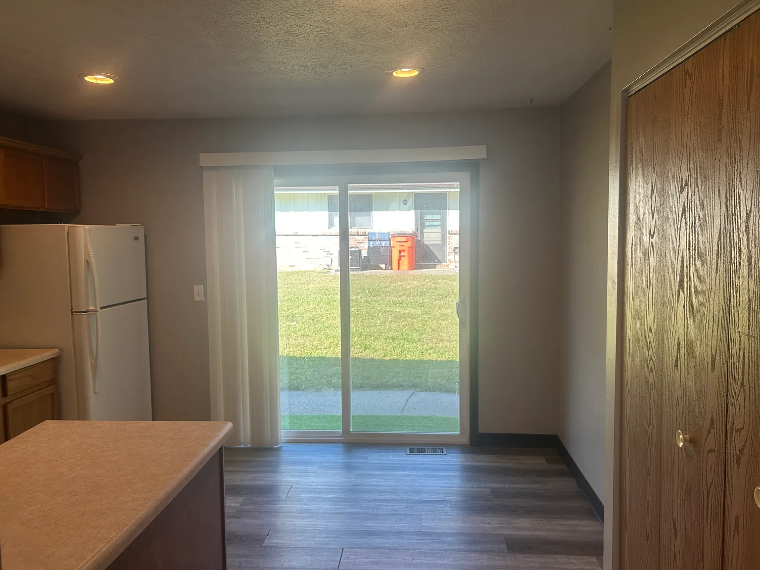 2 bed, $800 — Photo 2