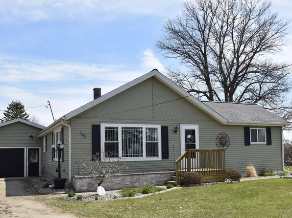 742 N Knight Rd, Bay City, MI 48708