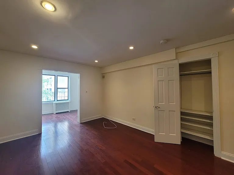 135 E 17th St #7Z — Photo 1