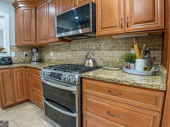 5th image of 155 Northridge Dr