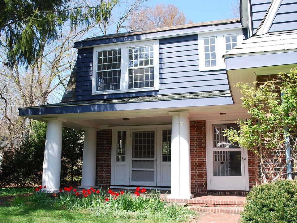 2nd image of 7 Meadow Way