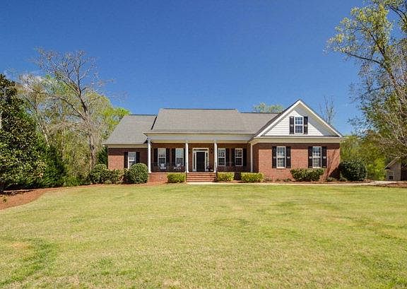 2nd image of 1420 Knob Hill Cir