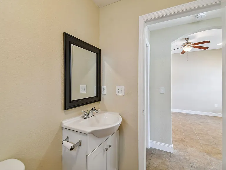 2321 W Beach St — Photo 26