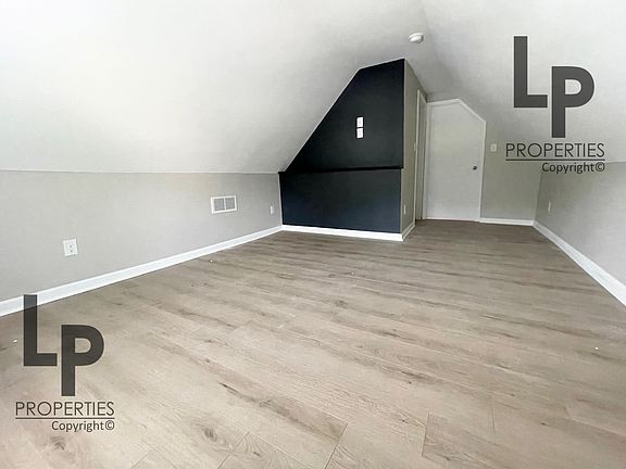 3rd image of 426 N Broadway #4