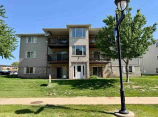 203 5th St APT 4, Coralville, IA 52241