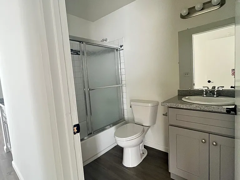 943 Elden Ave — Photo 6