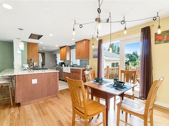 4th image of 18303 3rd Ave NW