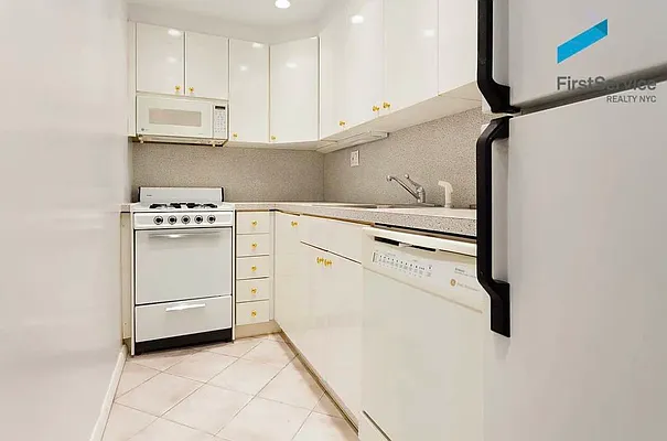 Rented by AZ REALTY NYC LLC | media 3