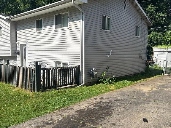 3rd image of 5719 Western Rd
