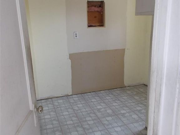 5th image of 722 Broadway Ave