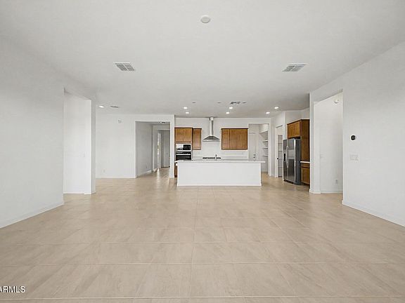 4th image of 283 W FLOYD Drive