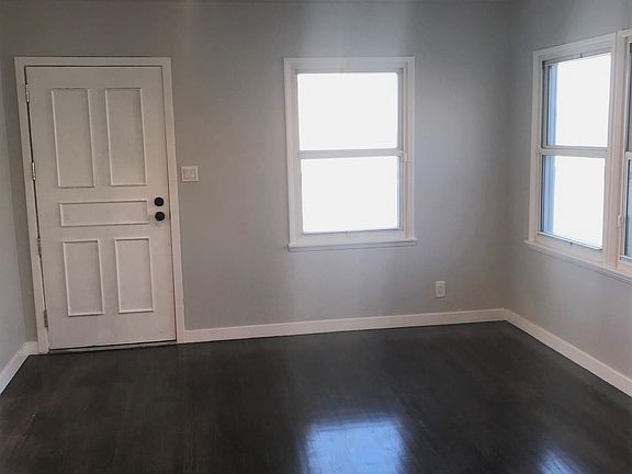 3rd image of 2218 W 102nd St