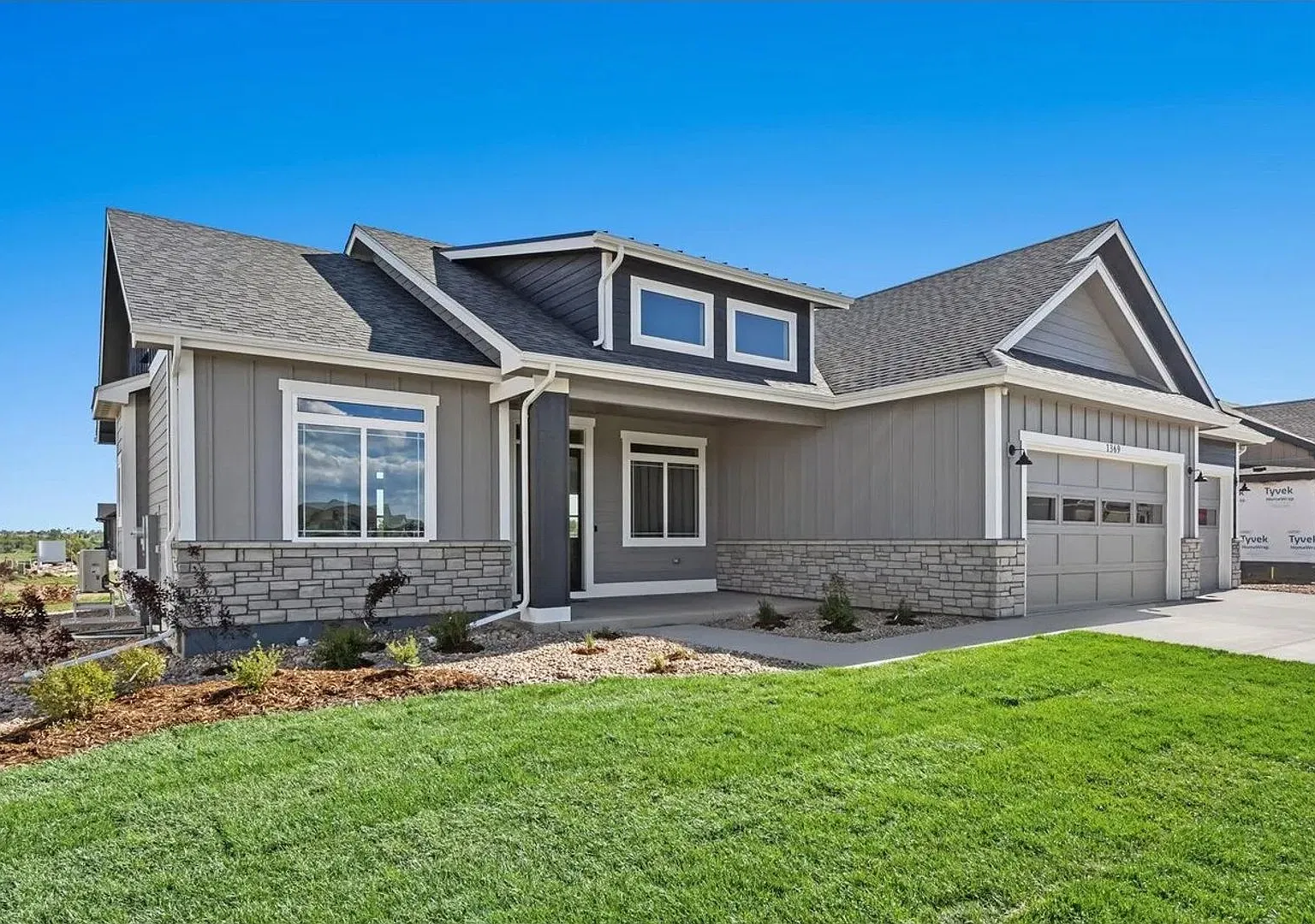 Stunning 5-Bedroom Ranch Home in Berthoud's Harvest Ridge Neighborhood! — Photo 2