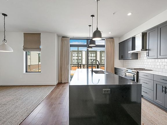 4th image of 1077 Brookwood Dr
