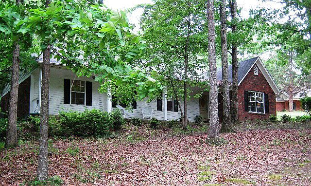 1st image of 704 Oak Hill Dr