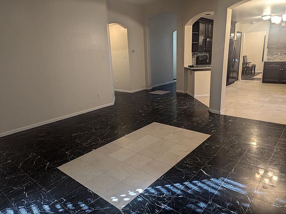 2nd image of 10443 N Shadowdale Dr