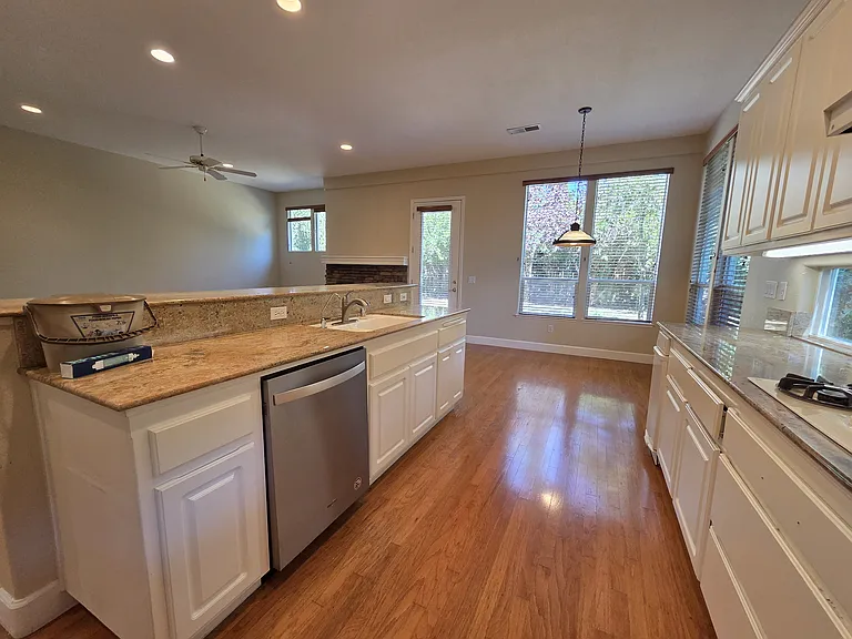 1406 Yukon St — Photo 19