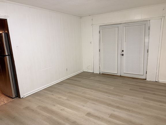 4th image of 3633 Woodley Rd