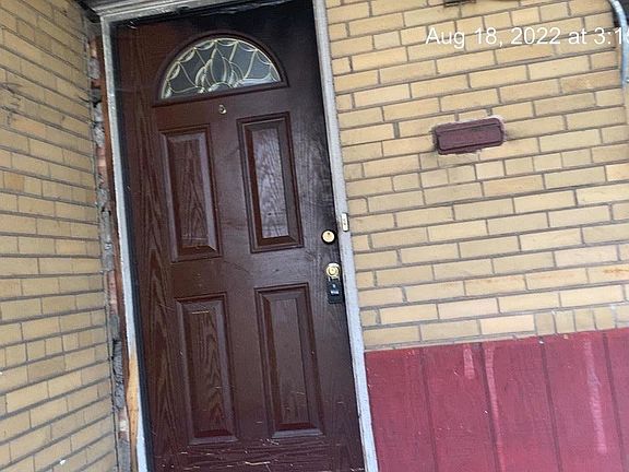 2nd image of 10248 S Hoxie Ave