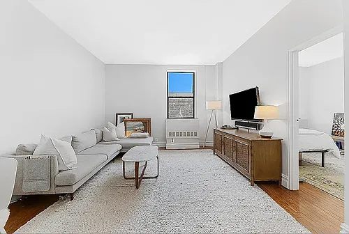 154 W 70th St Photo 1