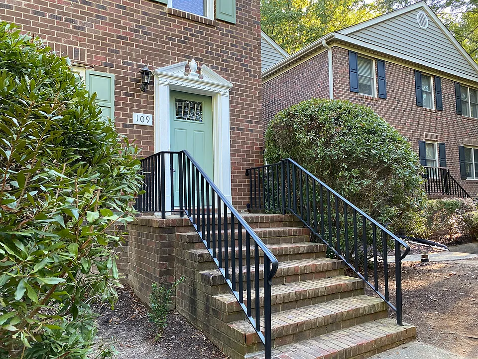 109 Gunston Ct