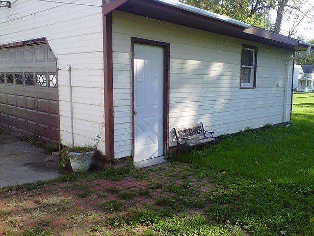 2nd image of 1008 Bristol St