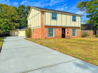 504 River Bend Dr, Baytown, TX 77521