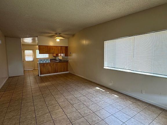 3rd image of 1140 W Tulare Ave #A